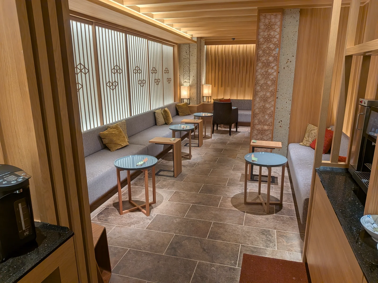 プレミアムラウンジ