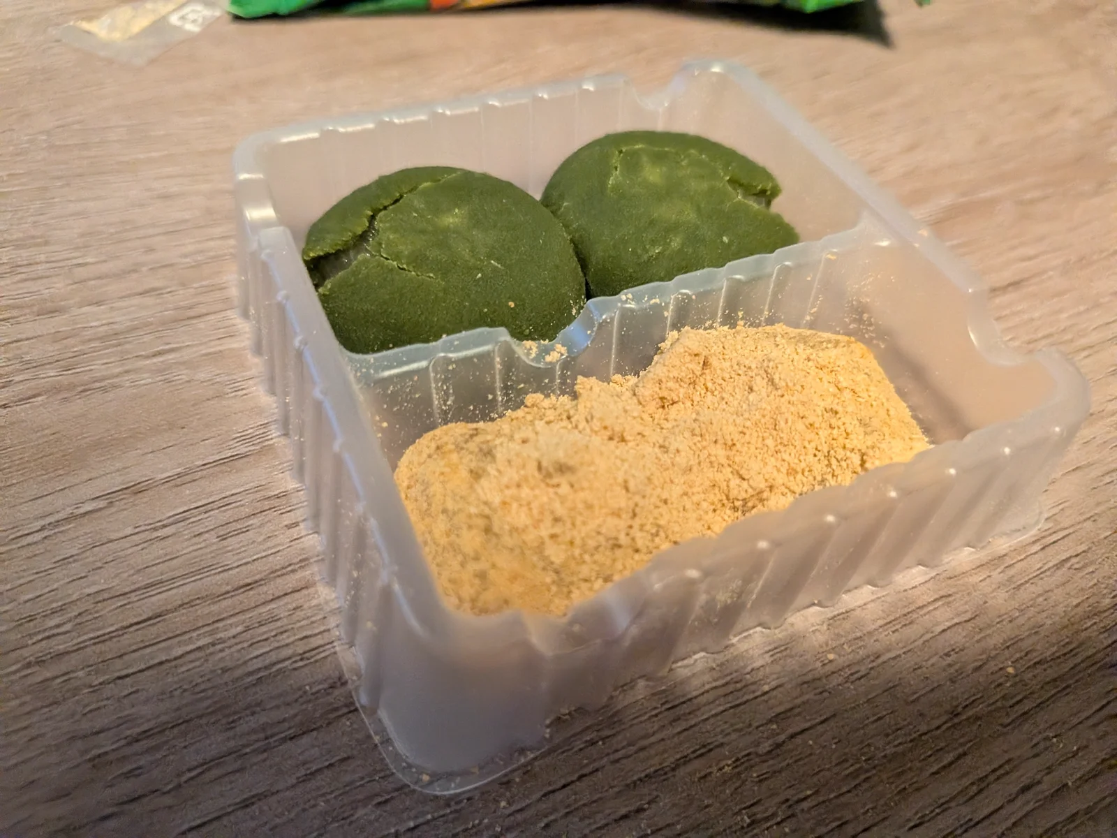 デザートの抹茶きなこもち