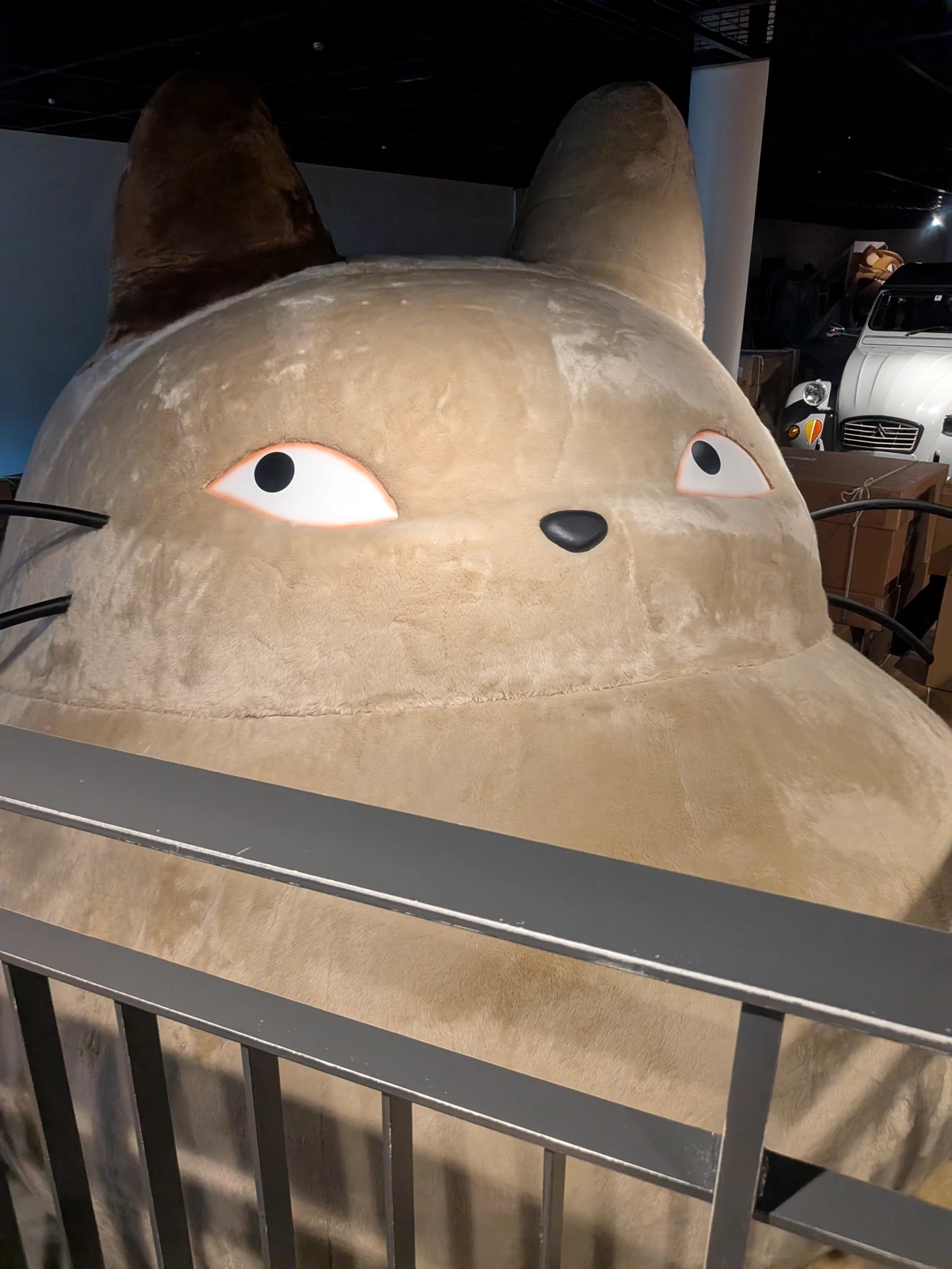 大きなトトロのオブジェ