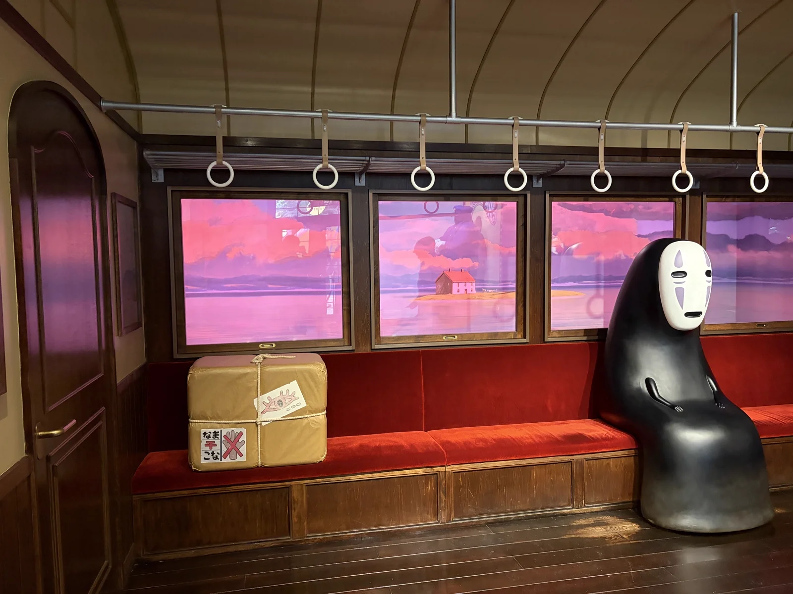 カオナシと電車に乗るシーン