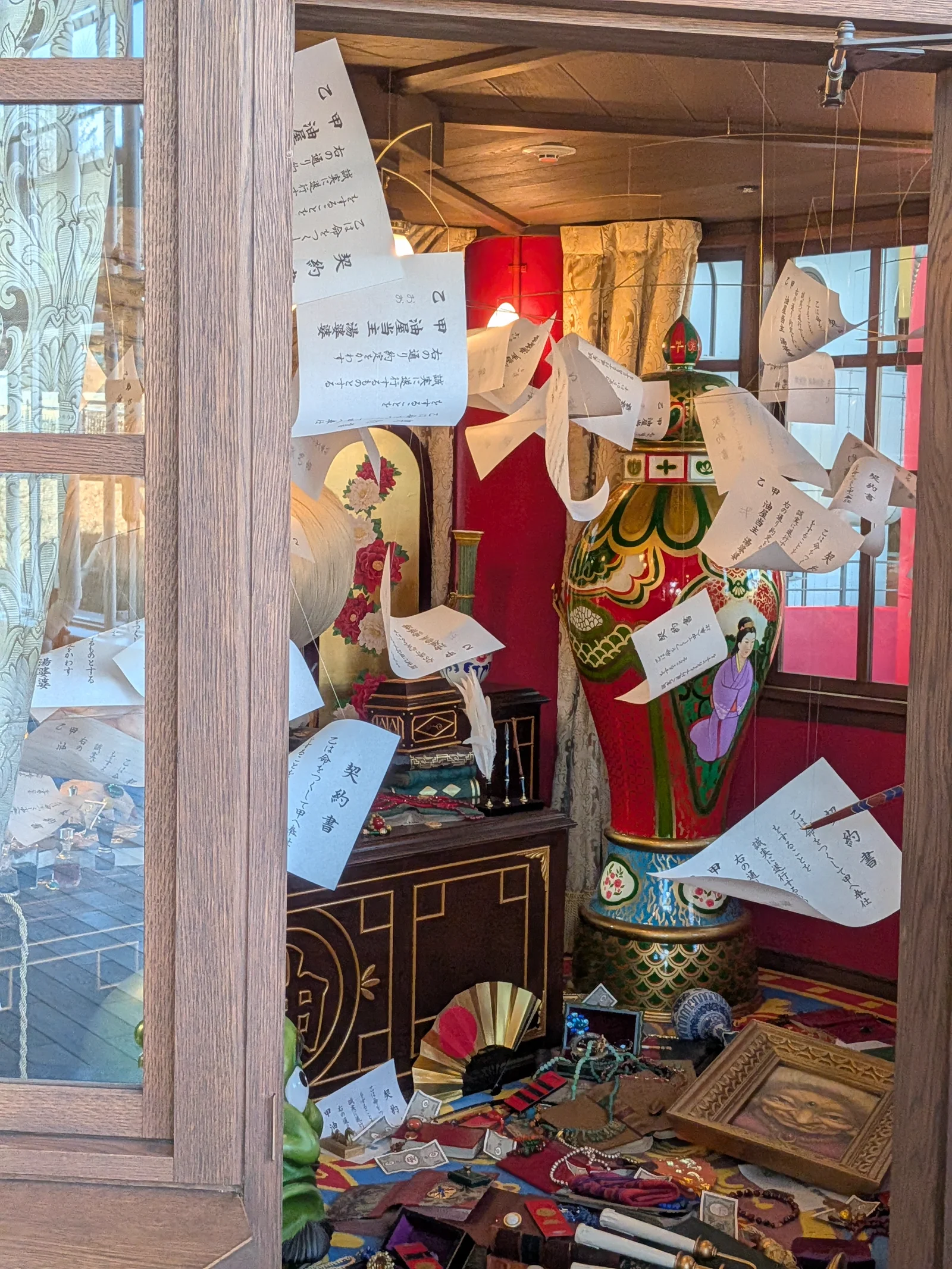 飛び交う契約書