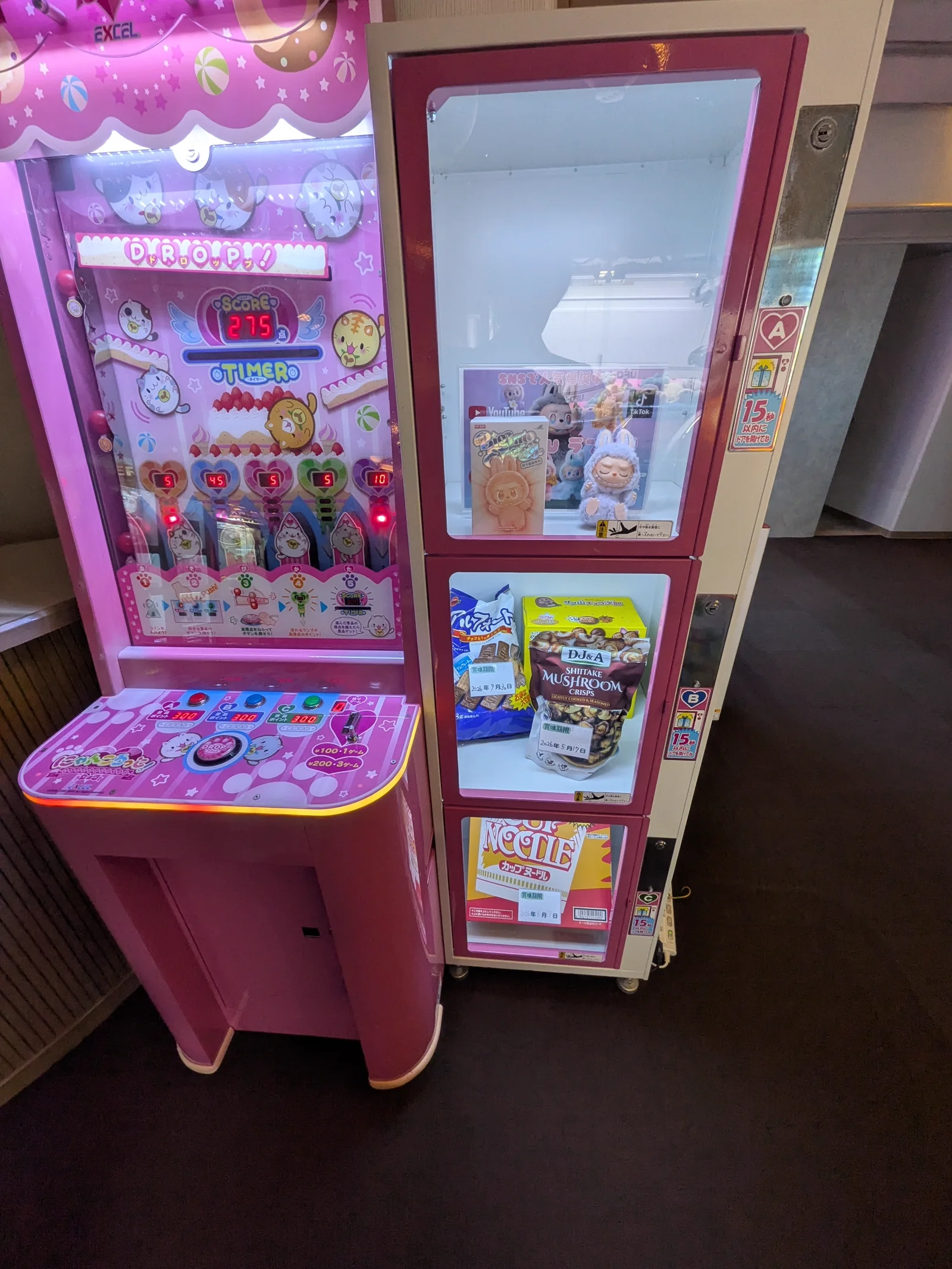 ゲームコーナーのメダルゲームとクレーンゲーム