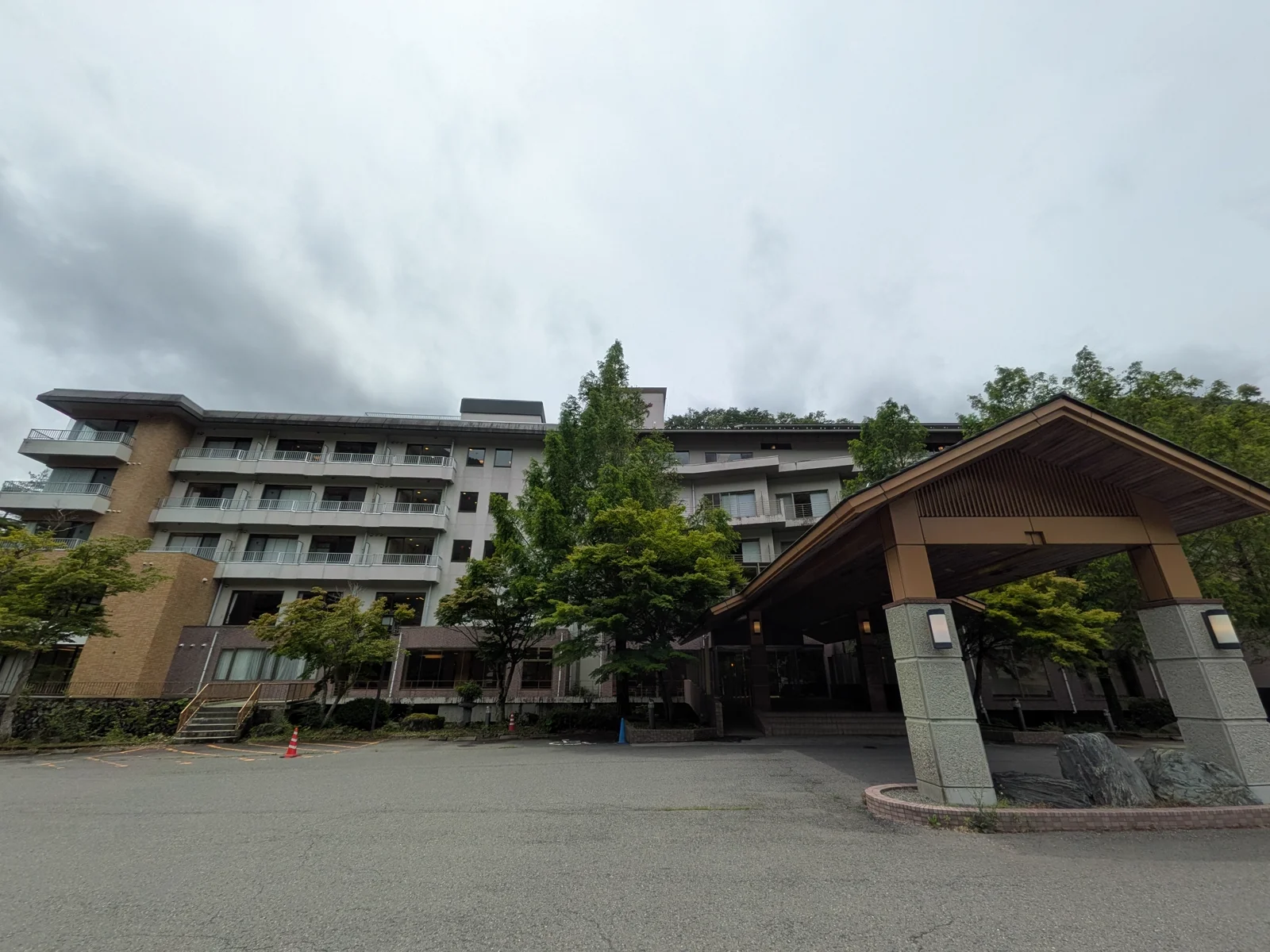 ホテルニューもみぢの看板