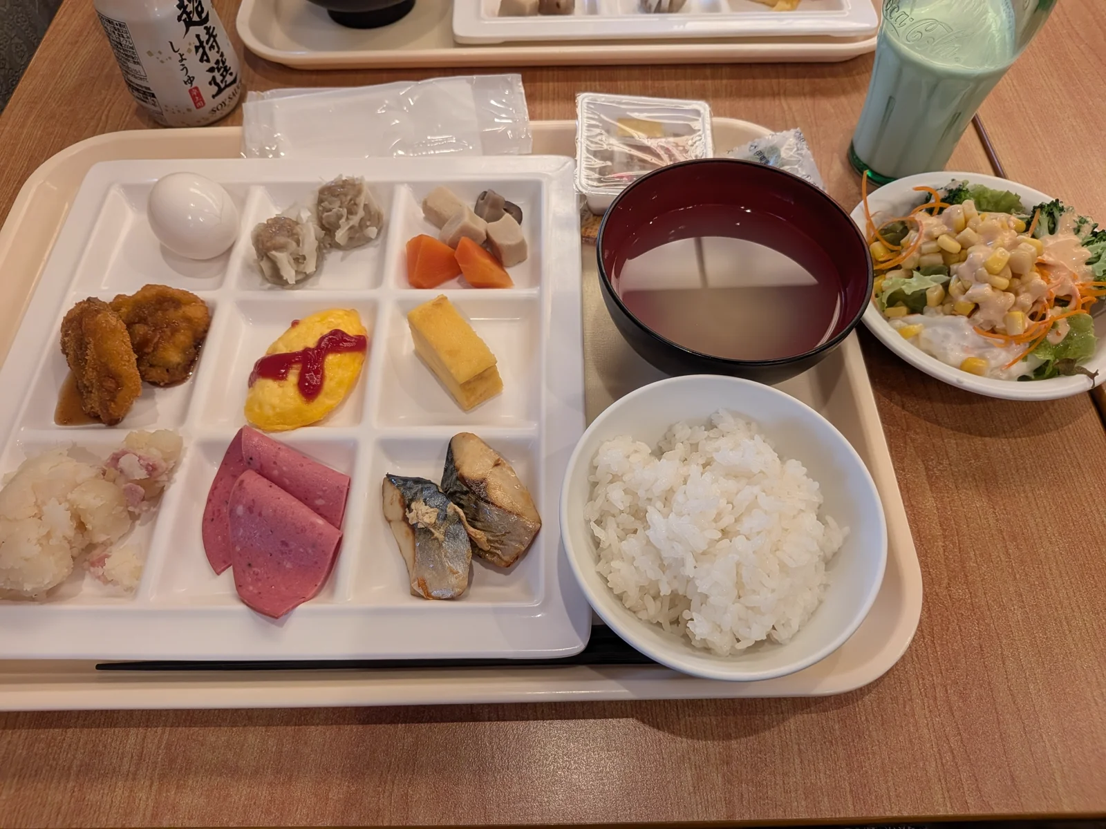 朝食バイキングの盛り付け例