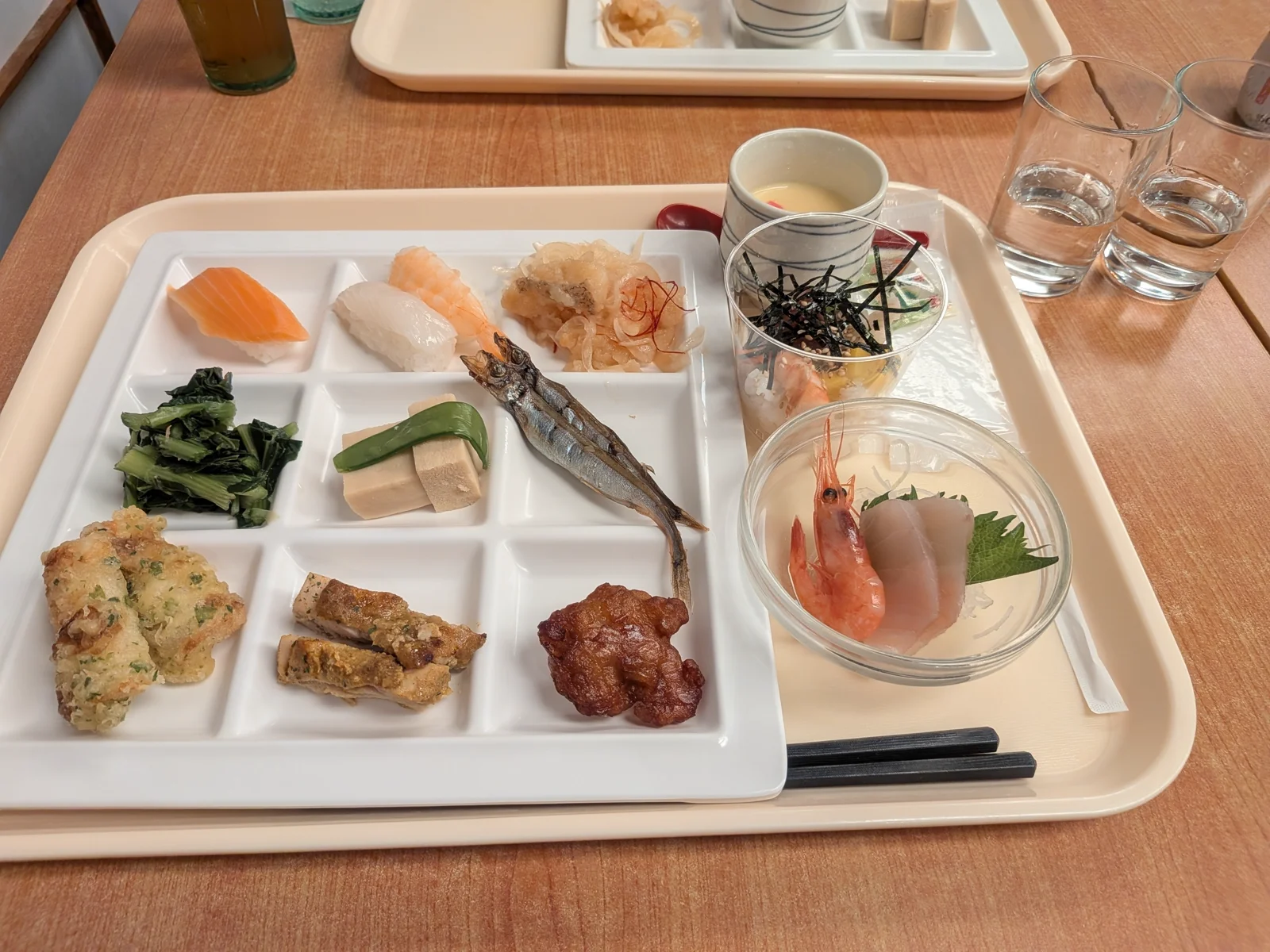 お刺身や焼き鳥など多彩なメニュー