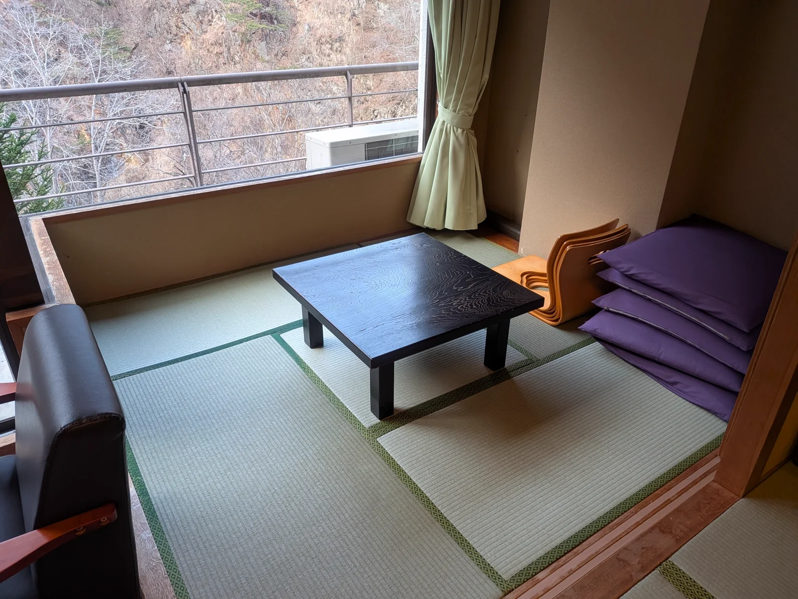 和室に置かれたテーブル