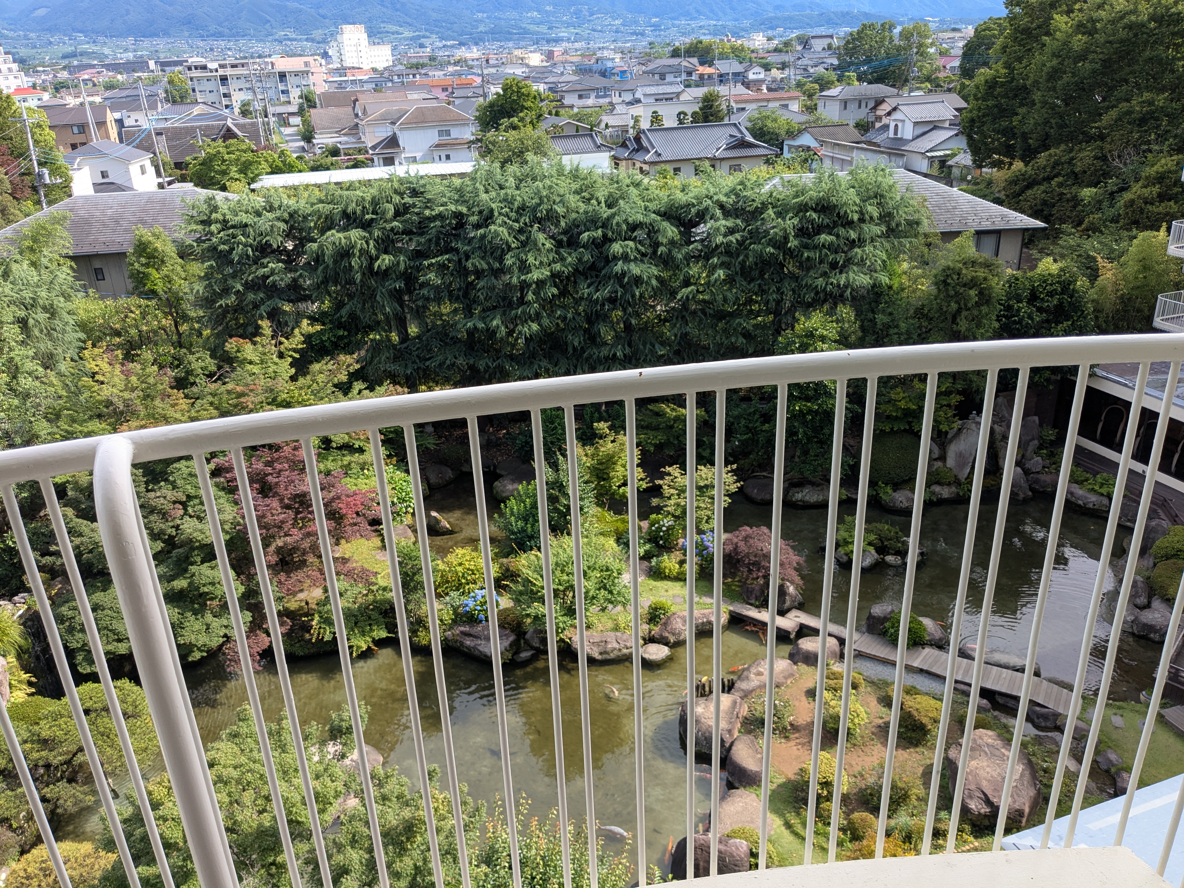 部屋からの庭園